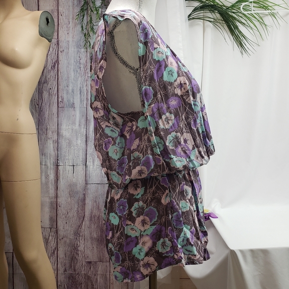 Floral V Neck Open Back Romper - Picture 11 of 12